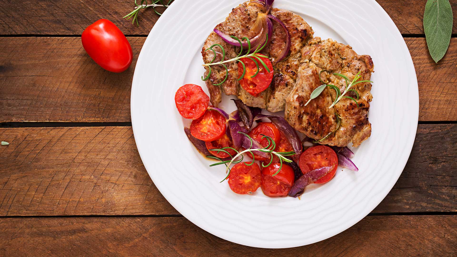 Nackensteak auf Teller karamelisiert